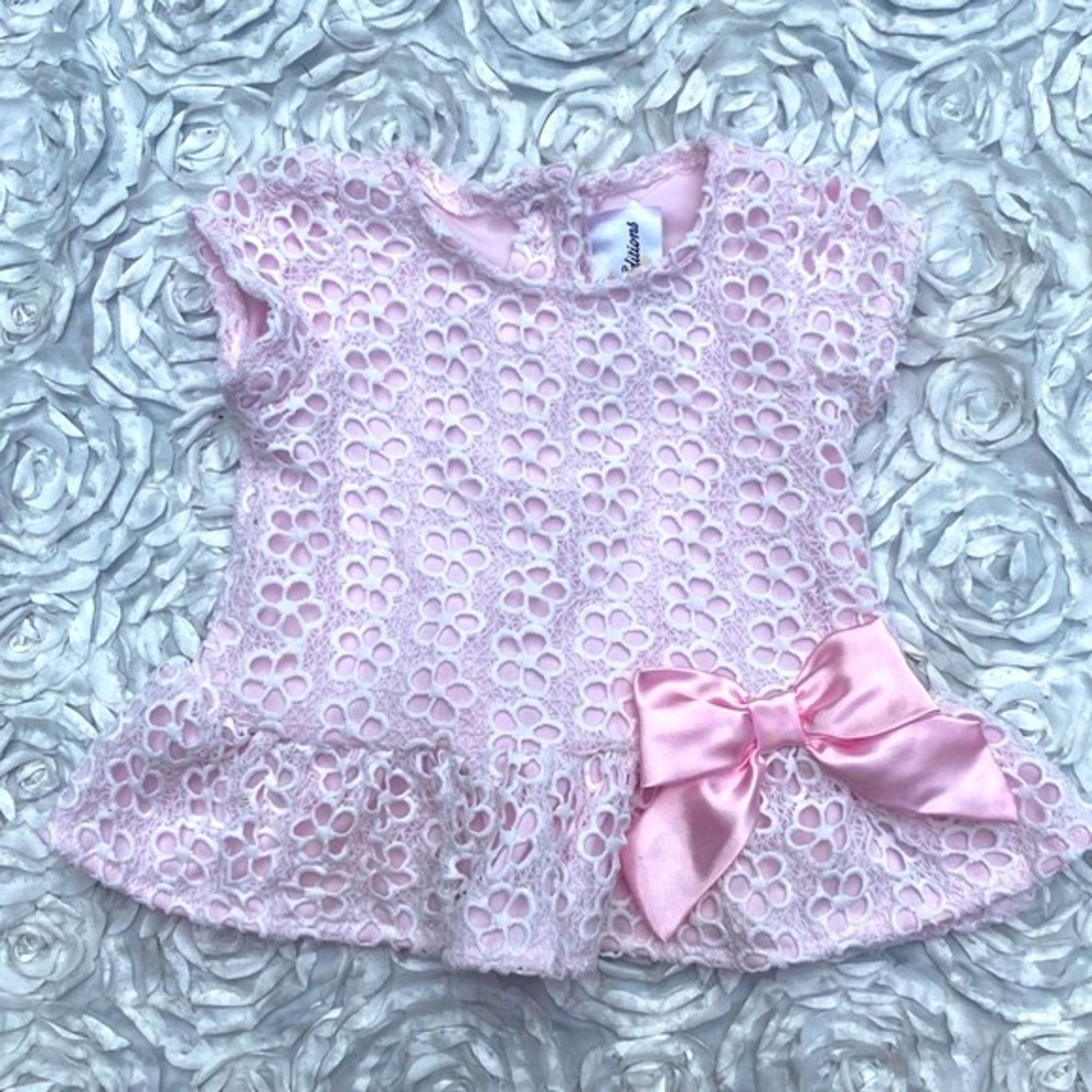 Girls‎ size 12 months eyelet top